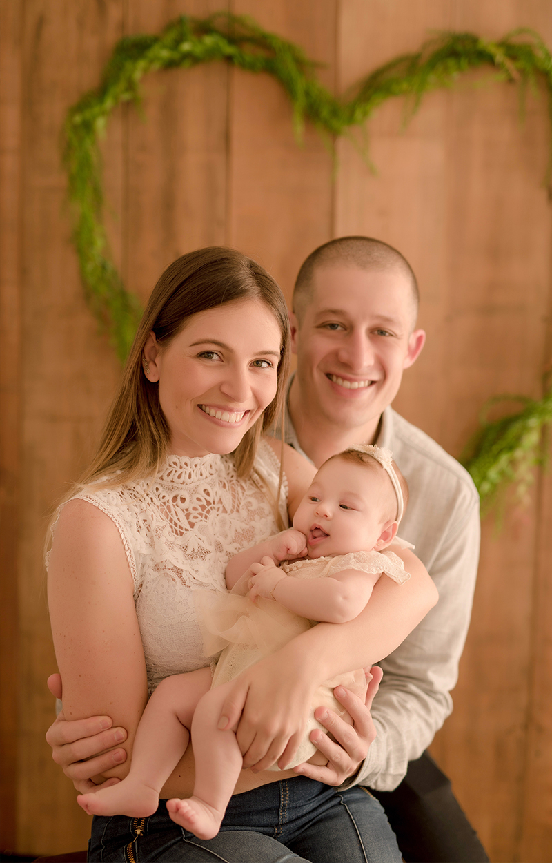 foto de bebe em caxias do sul fotografa morgana perini pais com bebe no colo