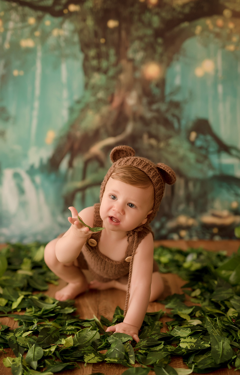 foto de bebe em caxias do sul fotografa morgana perini bebe brincando com folhas