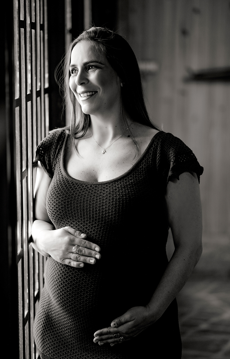 foto de gestante em caxias do sul fotografa morgana perini gestante com vestido foto preto e branco