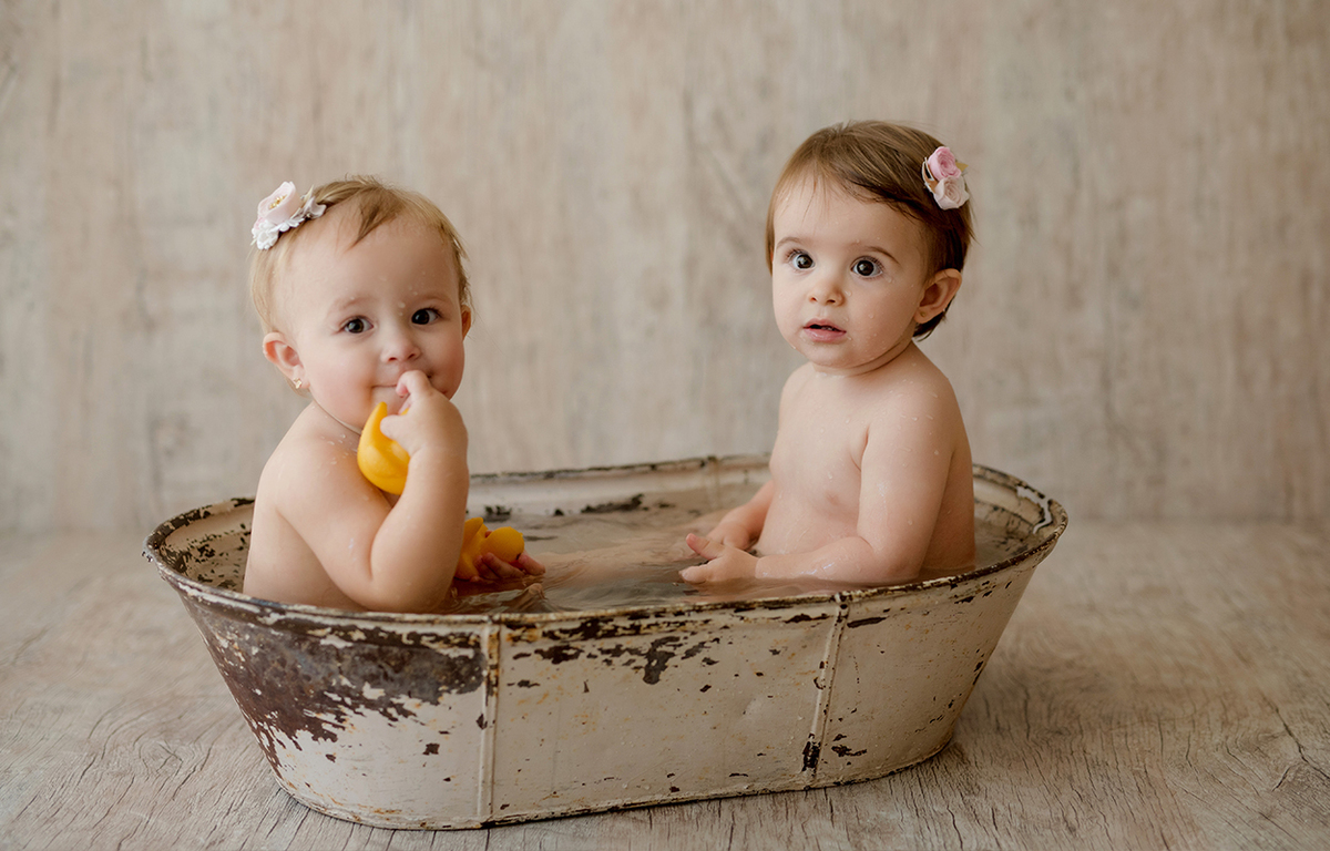 foto de bebe em caxias do sul fotografa morgana perini meninas na banheira