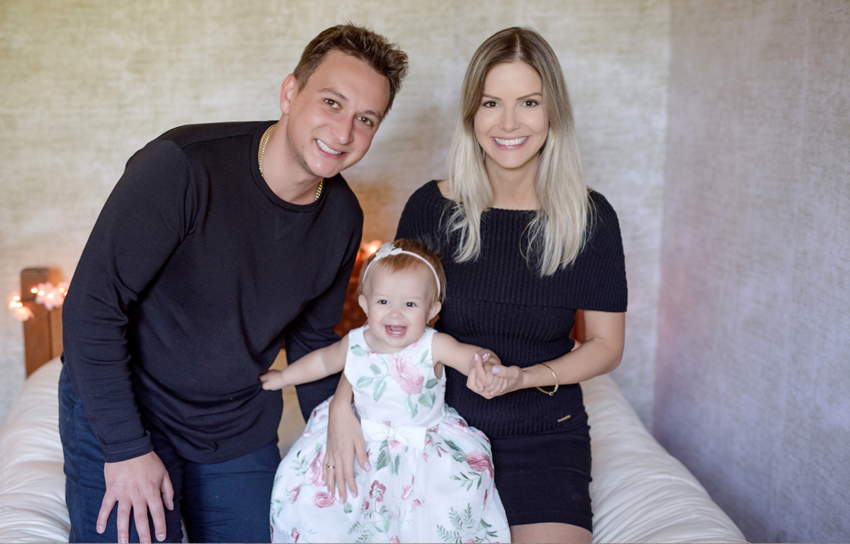 foto de bebe em caxias do sul fotografa morgana perini casal com sua filha