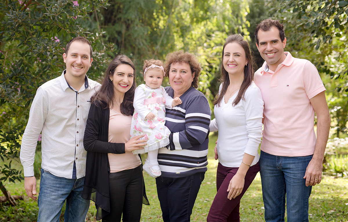 foto de bebe em caxias do sul fotografa morgana perini familia com bebe em jardim