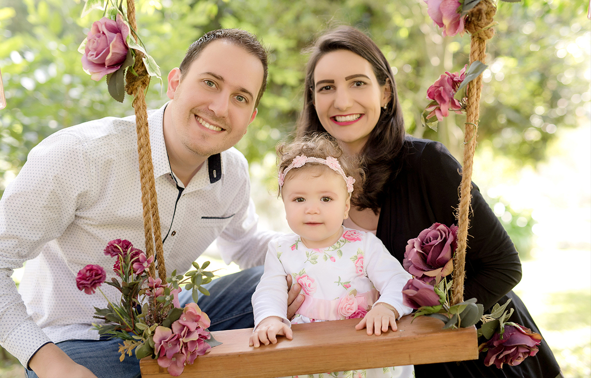 foto de bebe em caxias do sul fotografa morgana perini casal com bebe em balanço