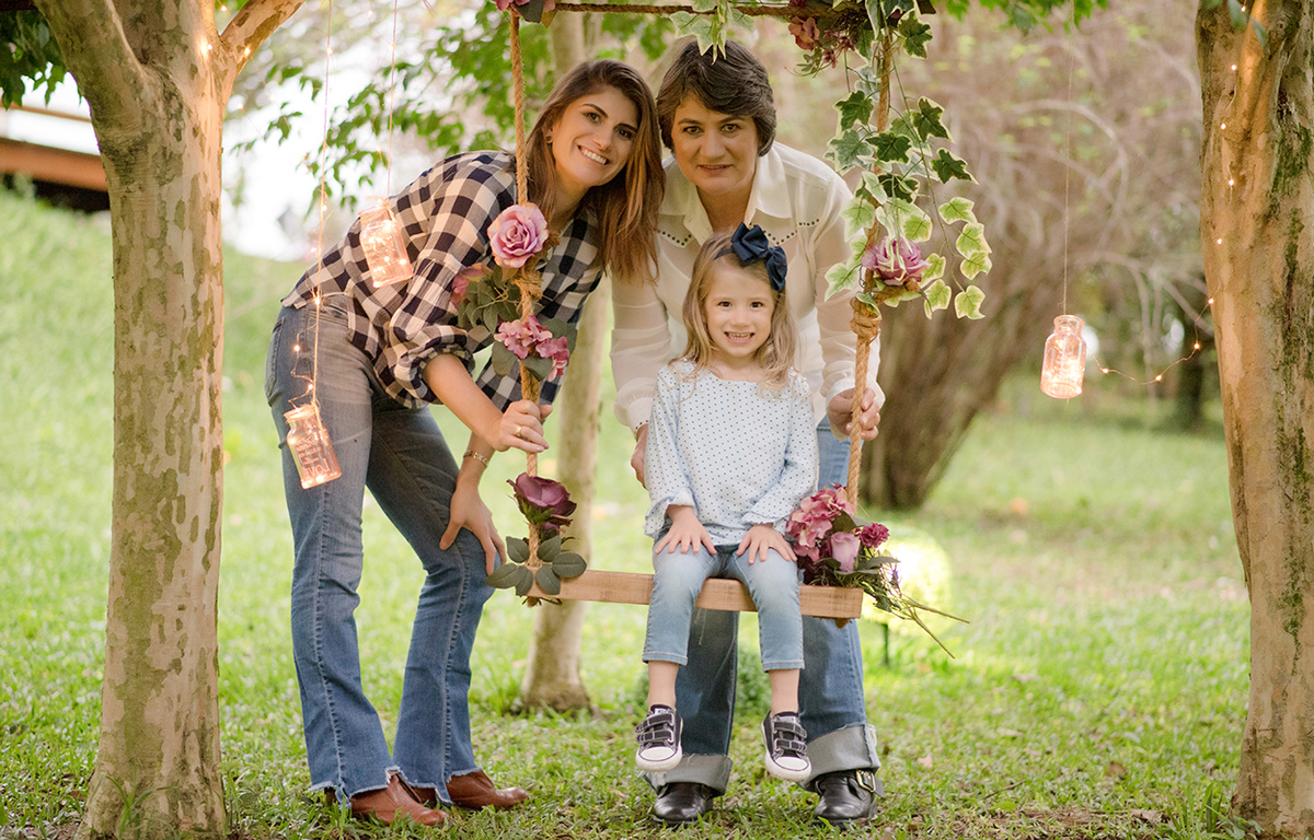 foto de criança em caxias do sul fotografa morgana perini familia e criança no balanço