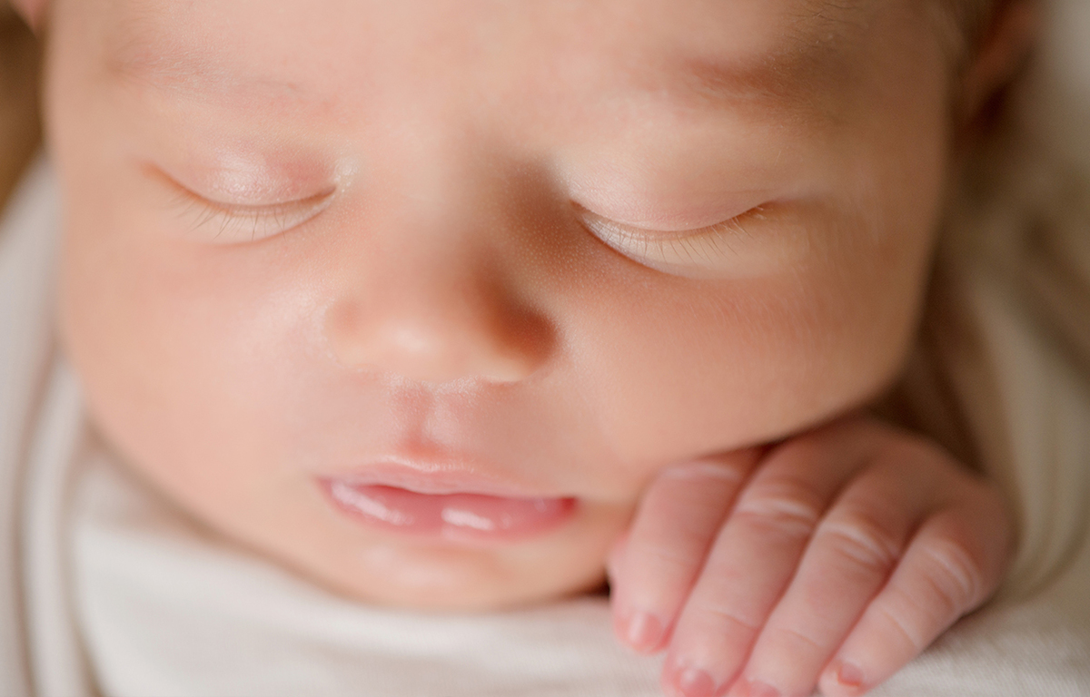 foto de bebe em caxias do sul fotografa morgana perini foto de clouse no rostinho do bebe
