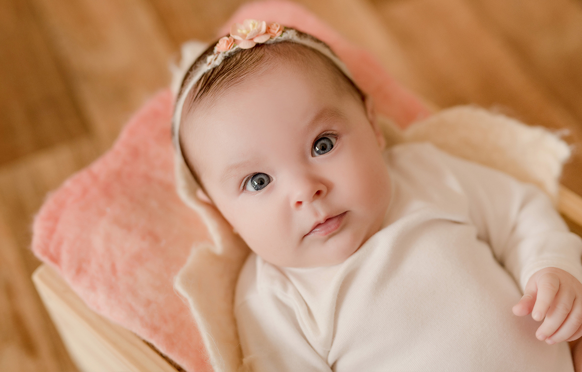 foto de bebe em caxias do sul fotografa morgana perini  bebe em tons pasteis a roupa