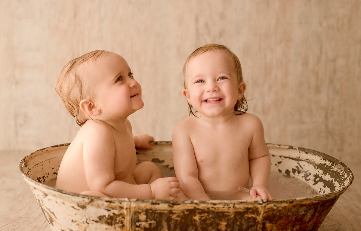 foto de gemeas em caxias do sul fotografa morgana perini bebes tomando banho de banheira