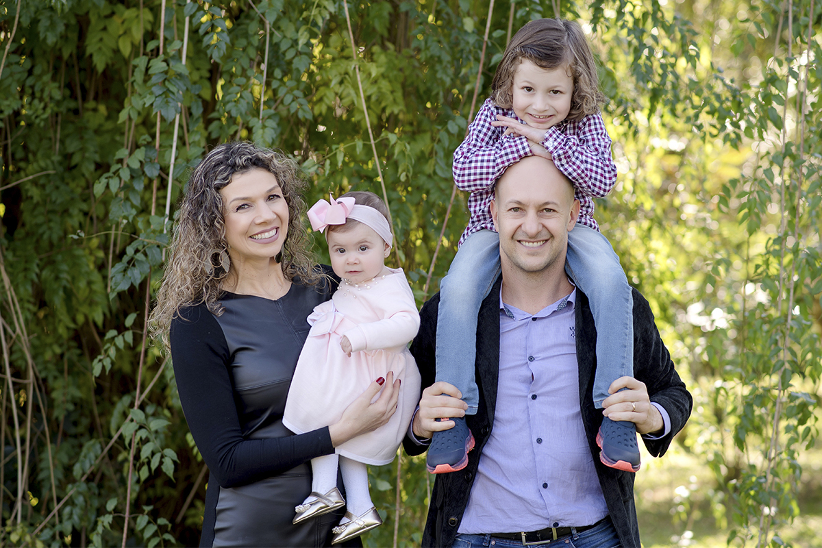 foto de bebe em caxias do sul fotografa morgana perini familia com duas crianças