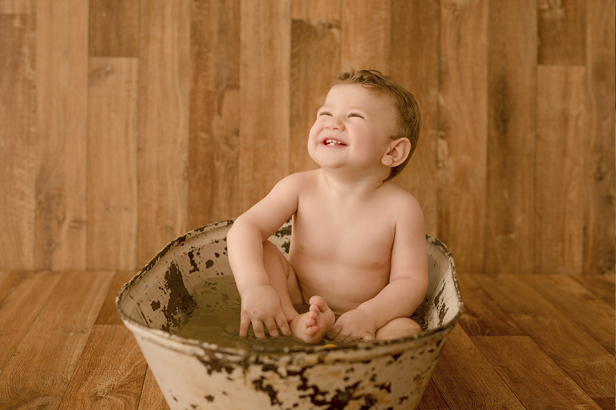 foto de bebe em caxias do sul fotografa morgana perini bebe tomando banho e sorrindo
