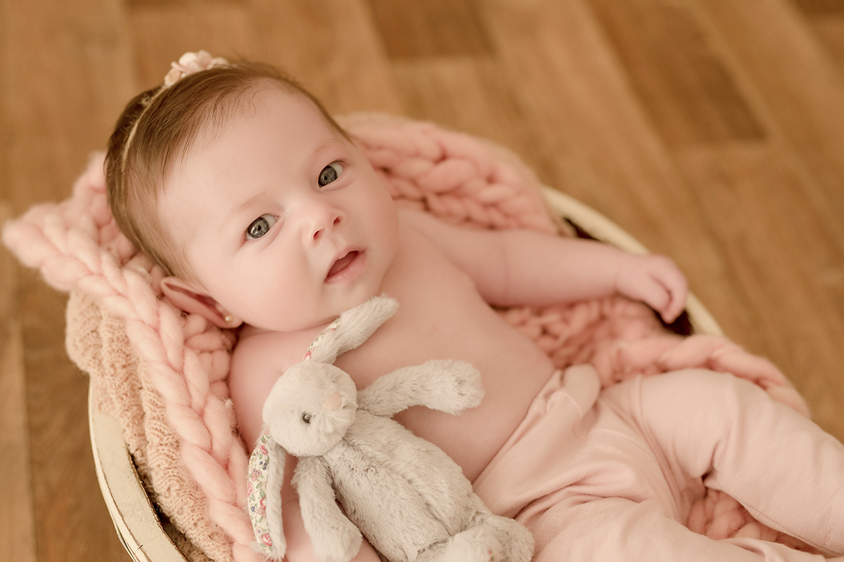 foto de bebe em caxias do sul fotografa morgana perini bebe com roupa rosa