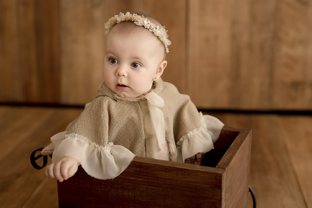 foto de bebe em caxias do sul fotografa morgana perini bebe com capinha creme