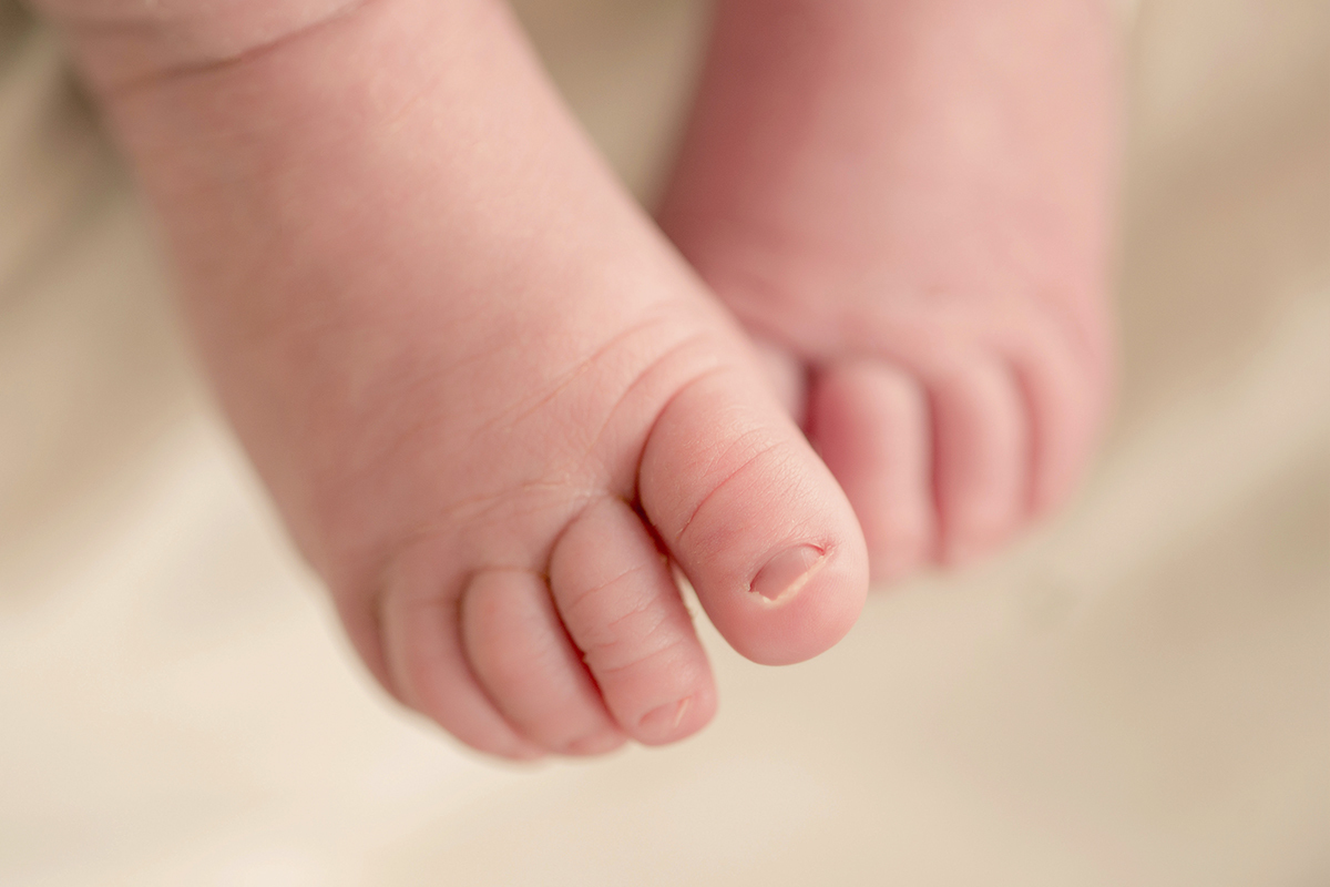 foto newborn em caxias do sul fotografa morgana perini  pezinhos 