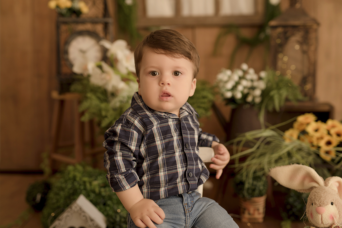 foto de bebe em caxias do sul fotografa morgana perini bebe com camisa zadrez