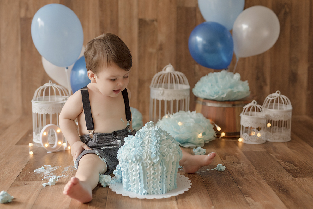 foto de bebe em caxias do sul fotografa morgana perini bebe com bolo azul