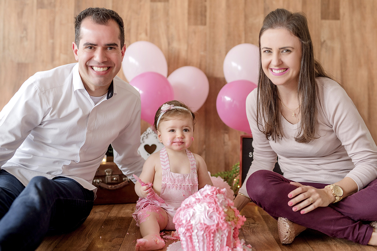 Foto de bebe em caxias do sul fotografa morgana perini familia com bebe com decoração rosa
