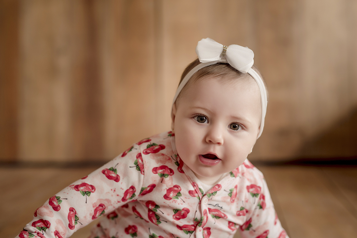 Foto de bebe em caxias do sul fotografa morgana perini bebe com roupa estampada