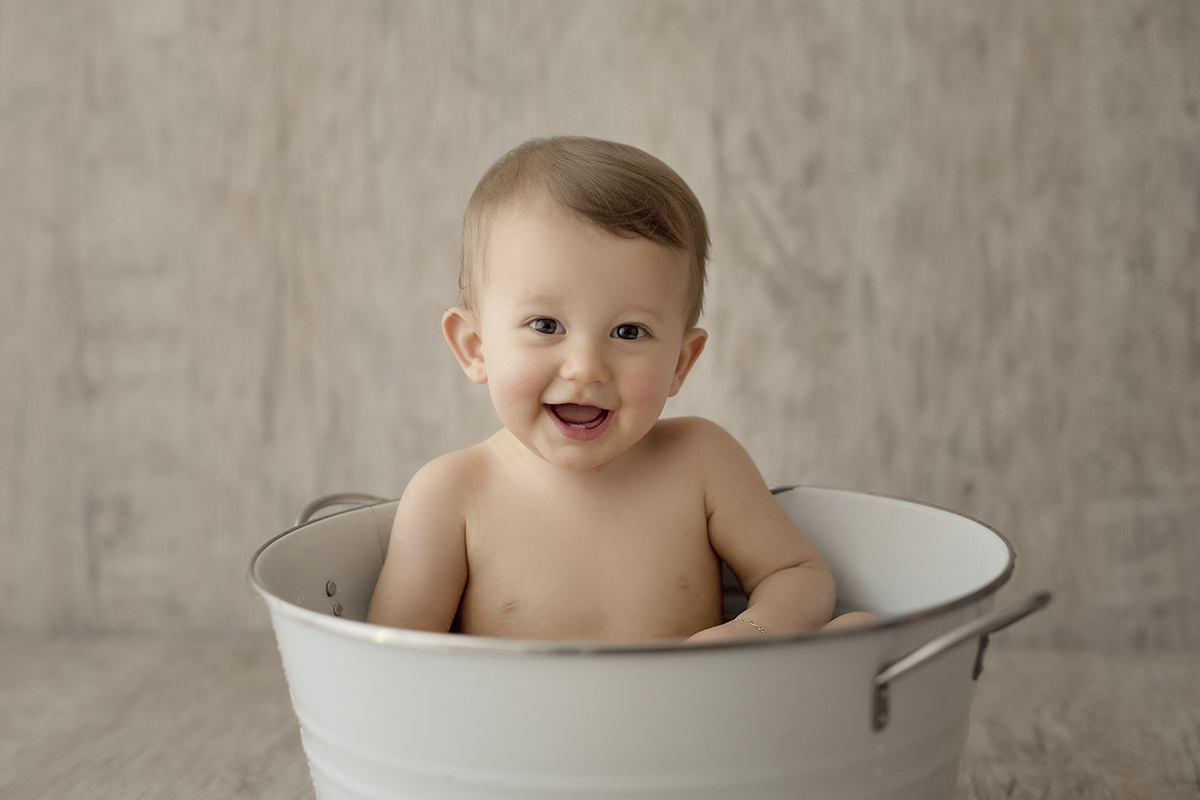 foto de bebe em caxias do sul fotografa morgana perini bebe sorrindo na banheira