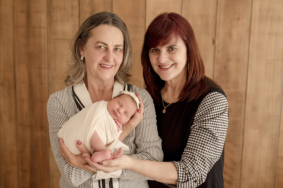 foto de newborn em caxias do sul fotografa morgana perini avos com bebe