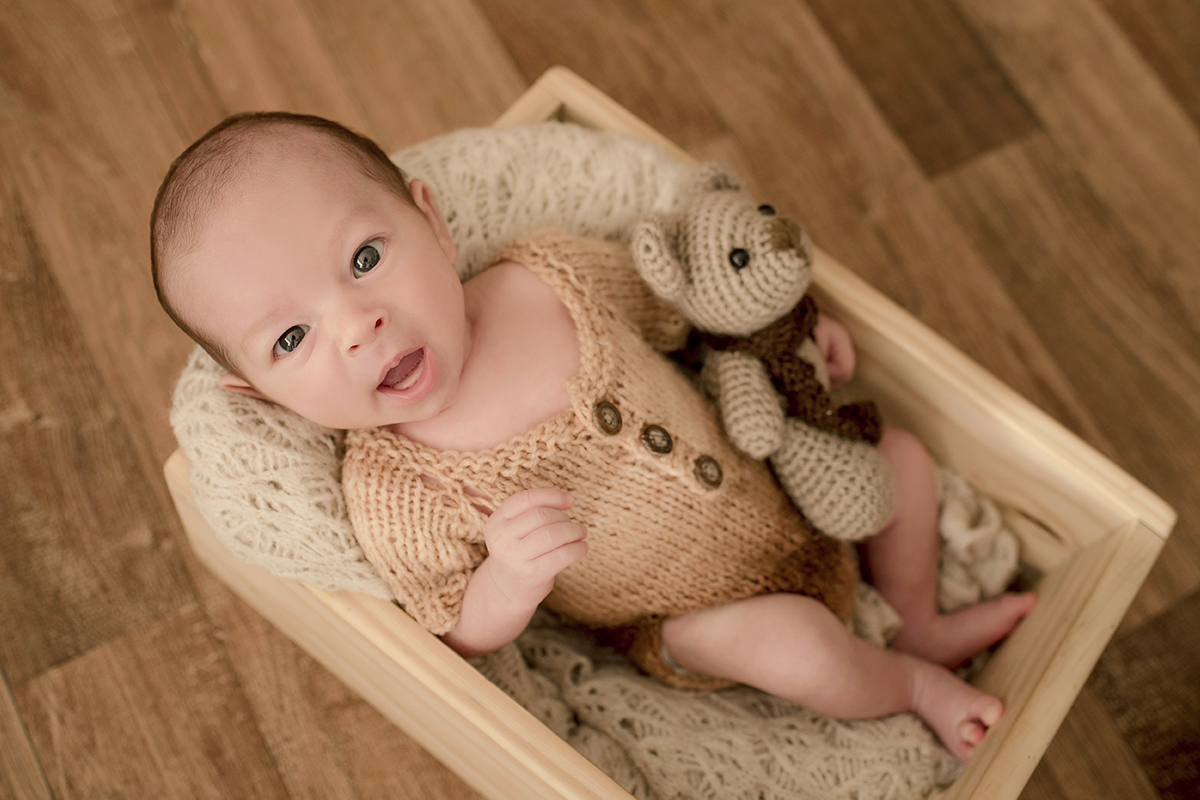 foto de criança em caxias do sul fotografa morgana perini bebe com urso marrom