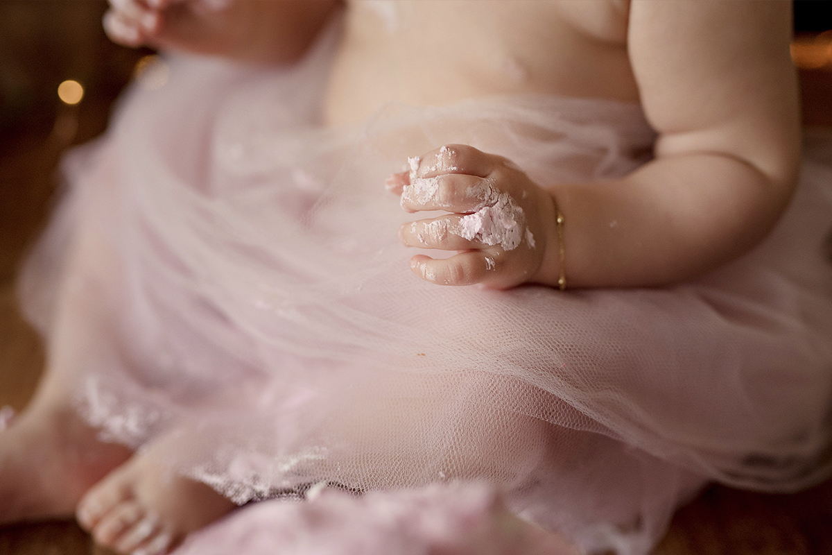 foto de criança em caxias do sul fotografa morgana perini saia rosa cake