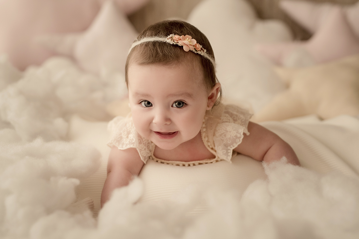 foto de bebe em caxias do sul fotografa morgana perini nuvens sorrindo