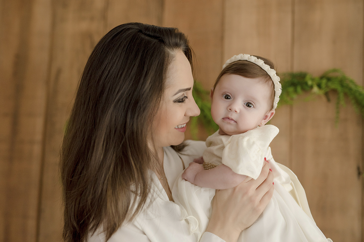 foto de bebe em caxias do sul fotografa morgana perini mae com bebe no colo