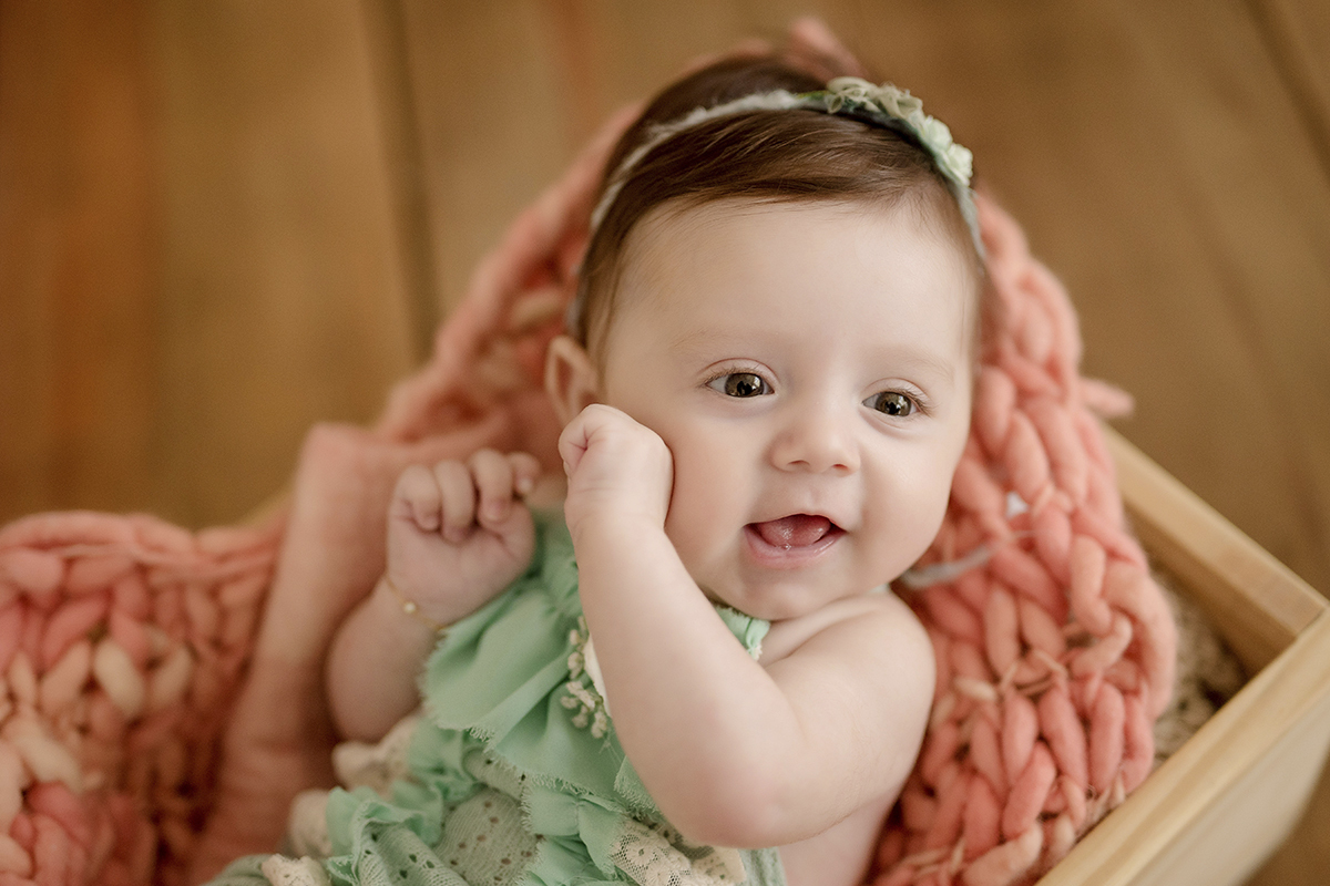 foto de bebe em caxias do sul fotografa morgana perini roupa verde caixa
