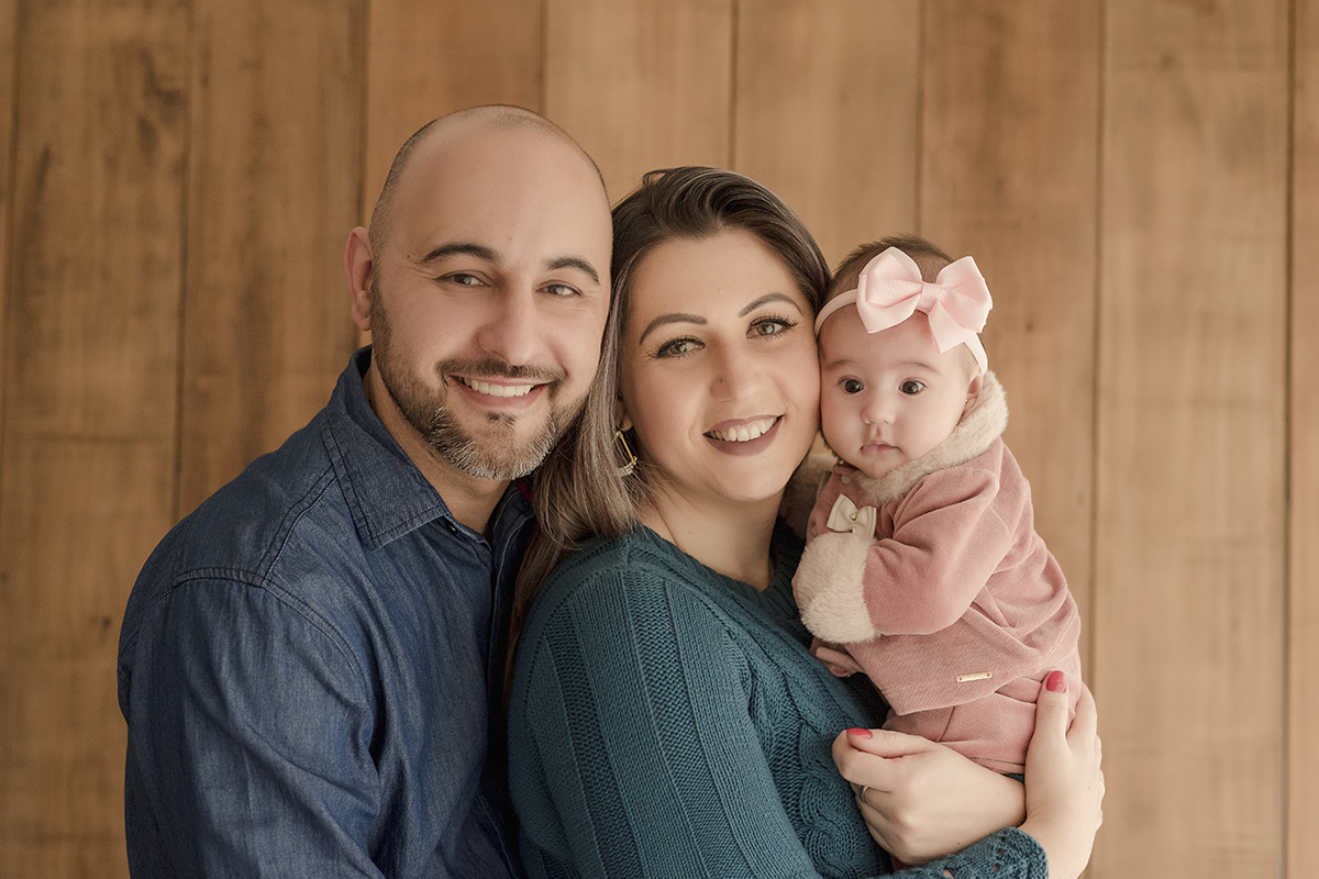 foto de bebe em caxias do sul fotografa morgana perini bebe rosa pais cor escura