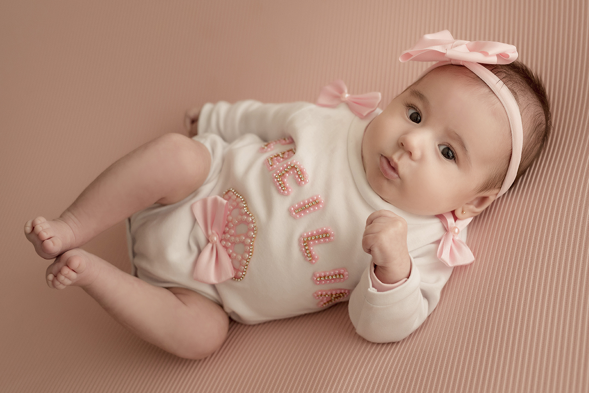 foto de bebe em caxias do sul fotografa morgana perini menina body branco