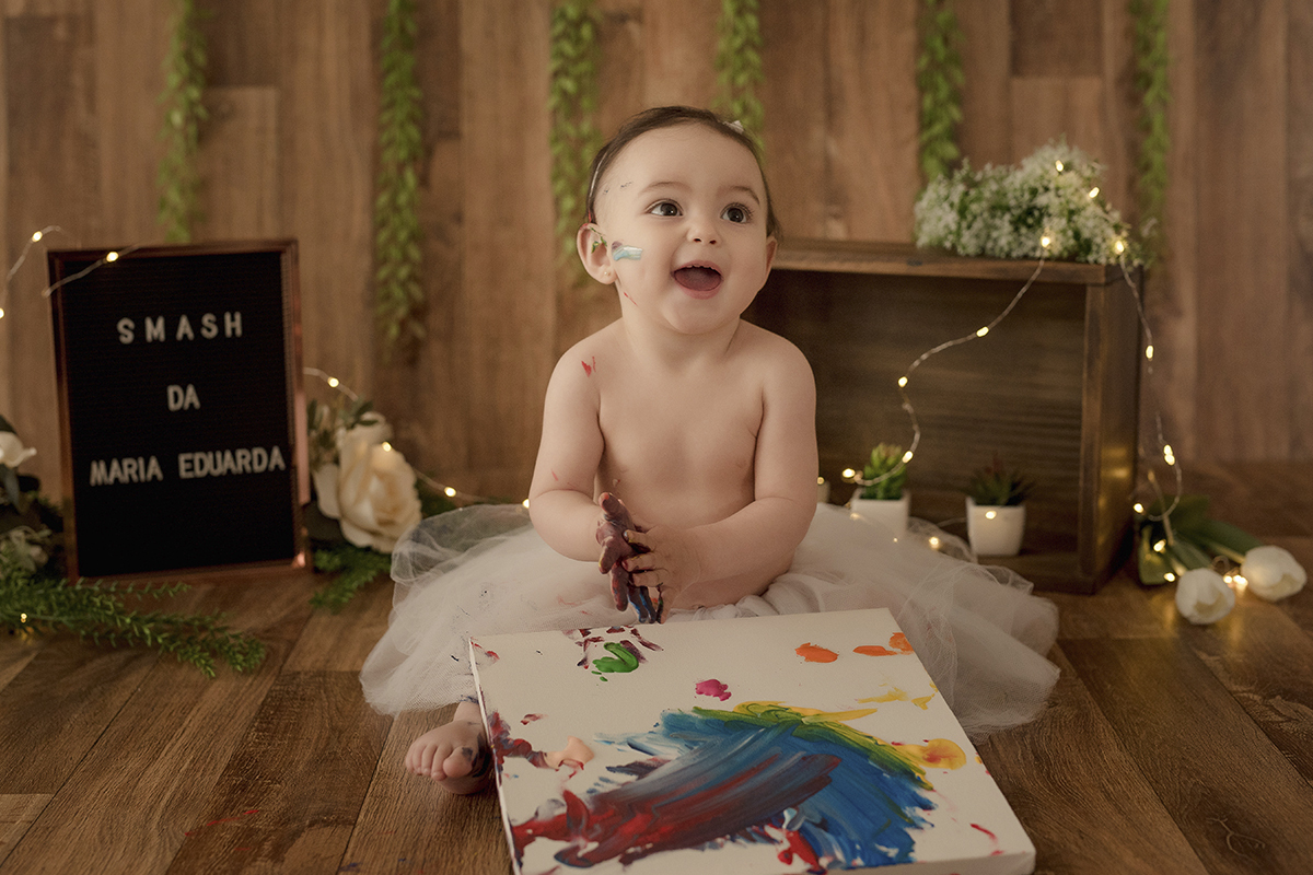 foto de bebe em caxias do sul fotografa morgana perini menina com tela e tintas