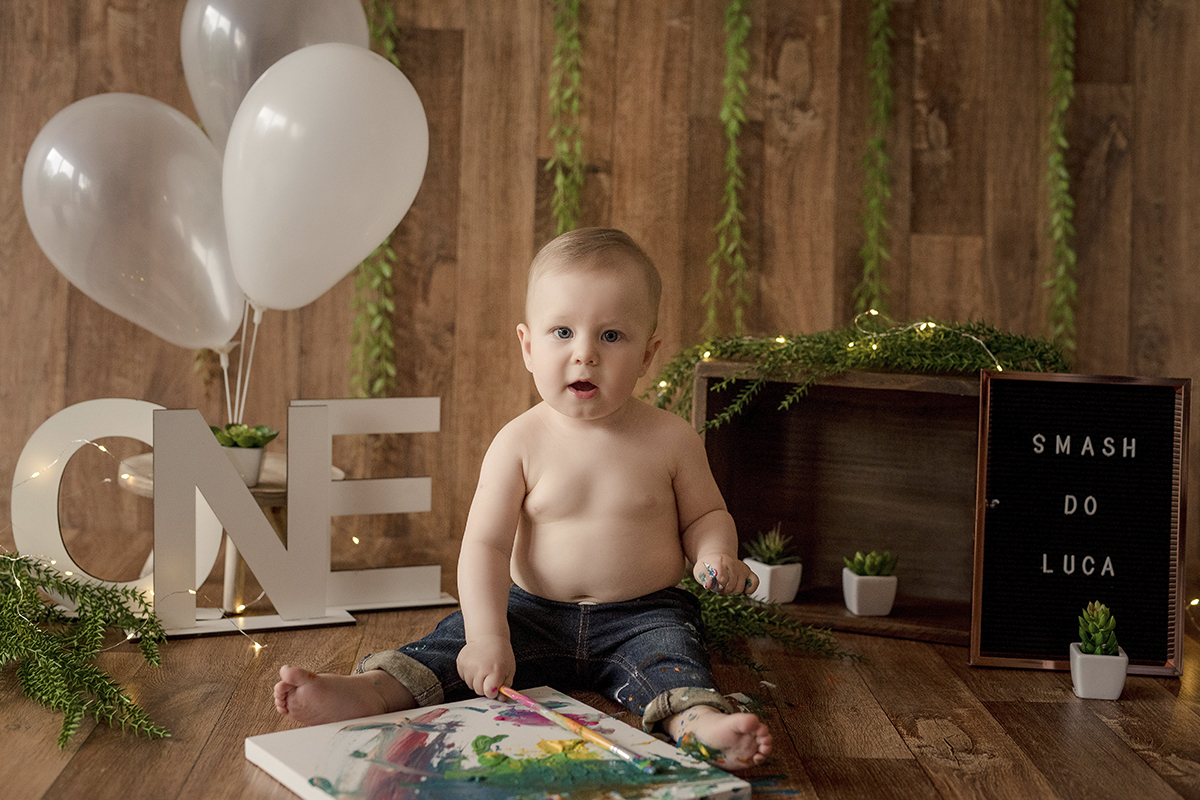 foto de bebe em caxias do sul fotografa morgana perini pintando quadro tintas