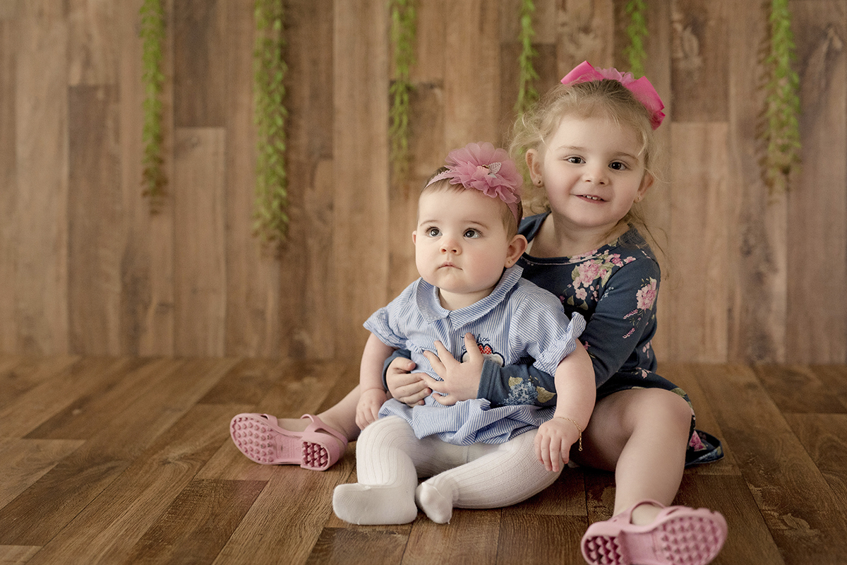foto de bebe em caxias do sul fotografa morgana perini irma com irma caçula