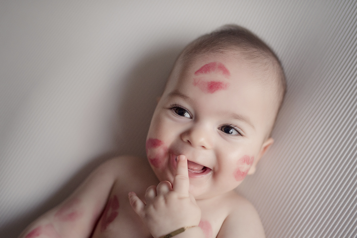 foto de bebe em caxias do sul fotografa morgana perini bebe com beijos
