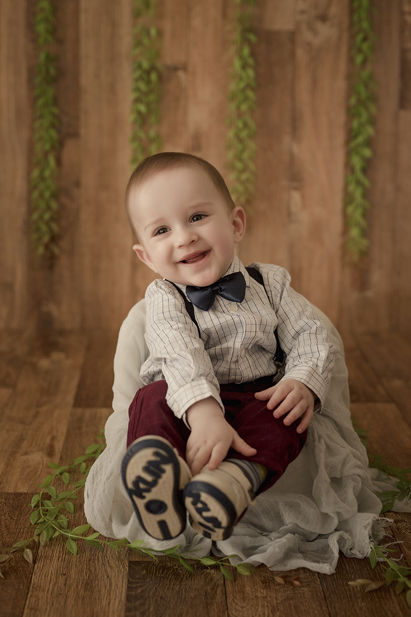 foto de bebe em caxias do sul fotografa morgana perini bebe sorrindo calça bordo