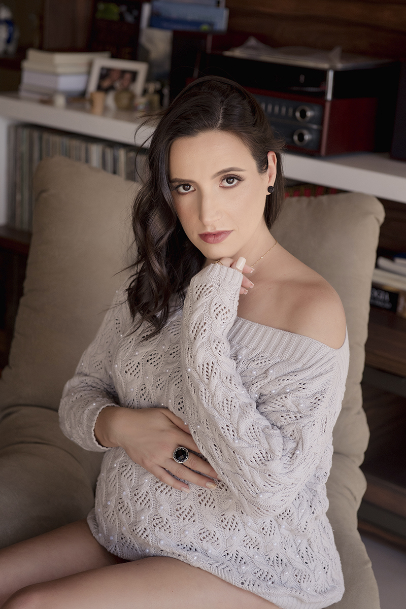 foto de gestante em caxias do sul fotografa morgana perini gestane roupa cinza