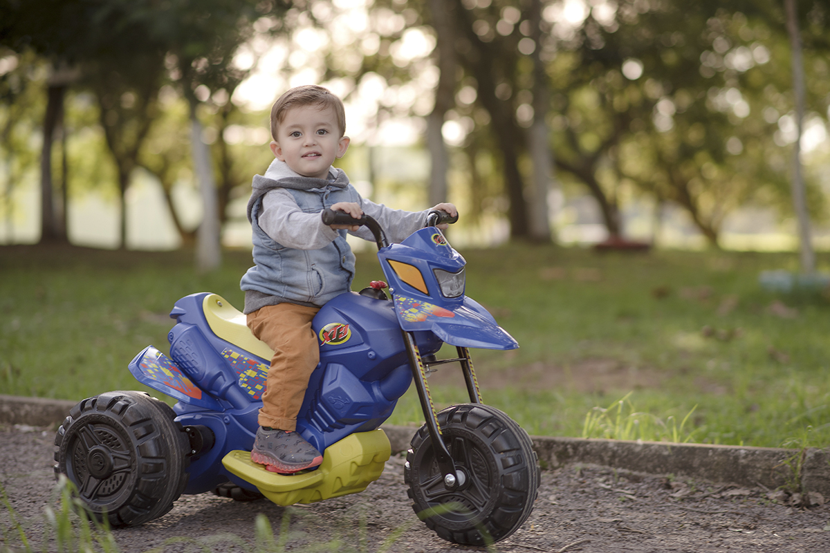 foto de menina em caxias do sul fotografa morgana perini menino na moto