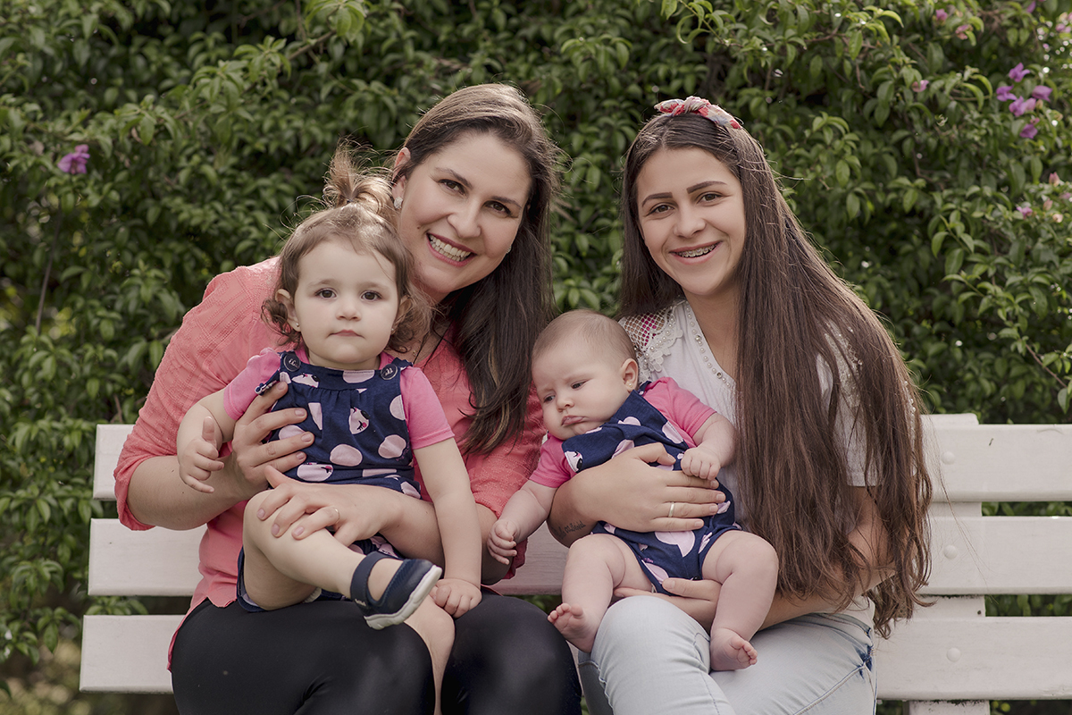 foto de menina em caxias do sul fotografa morgana perini meninas sentadas no balanço