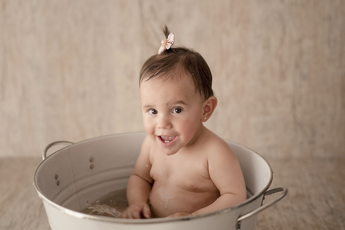 Foto de bebe em caxias do sul fotografa morgana perini menina em banheira