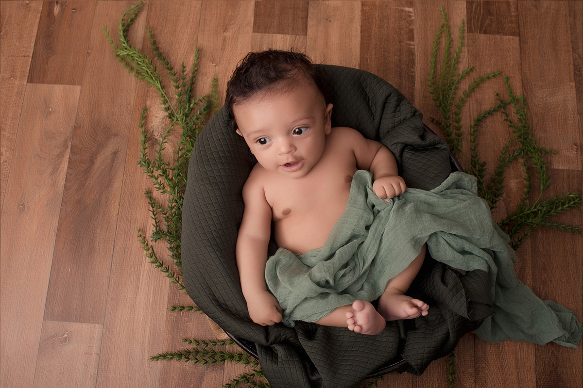Foto de bebe em caxias do sul fotografa morgana perini bebe negro deitado
