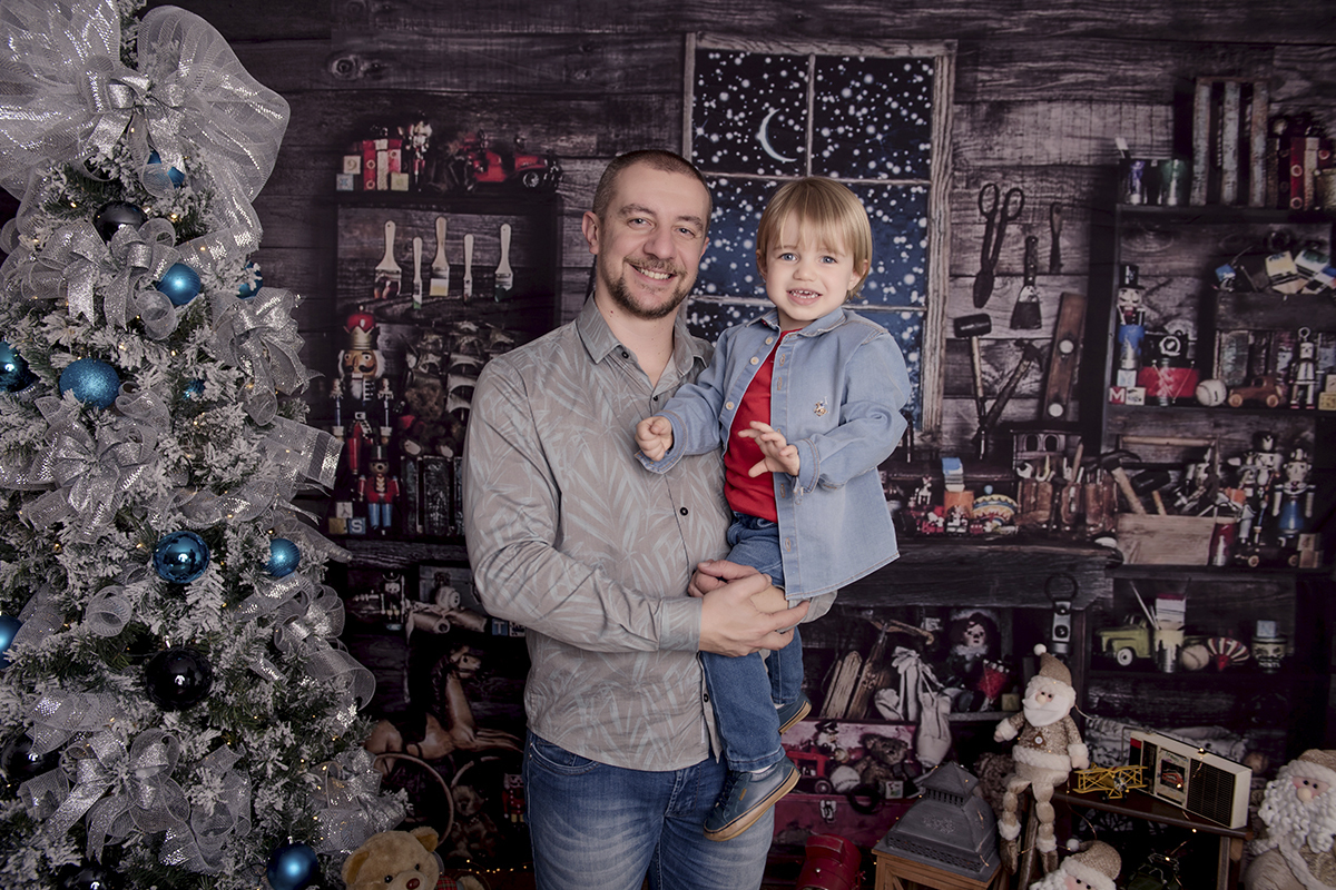 Foto criança em caxias do sul fotografa morgana perini pai camisa natal