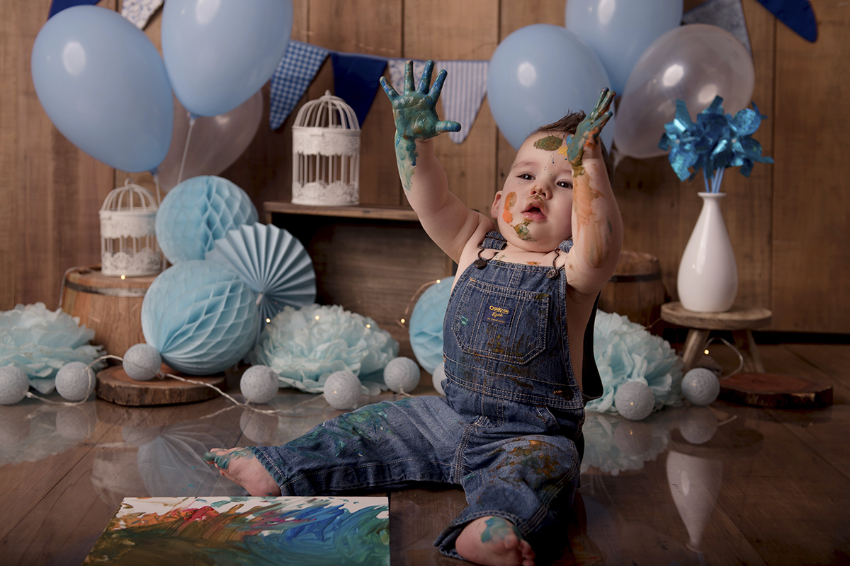 Foto de bebe em caxias do sul fotografa morgana perini maos para cima tinta