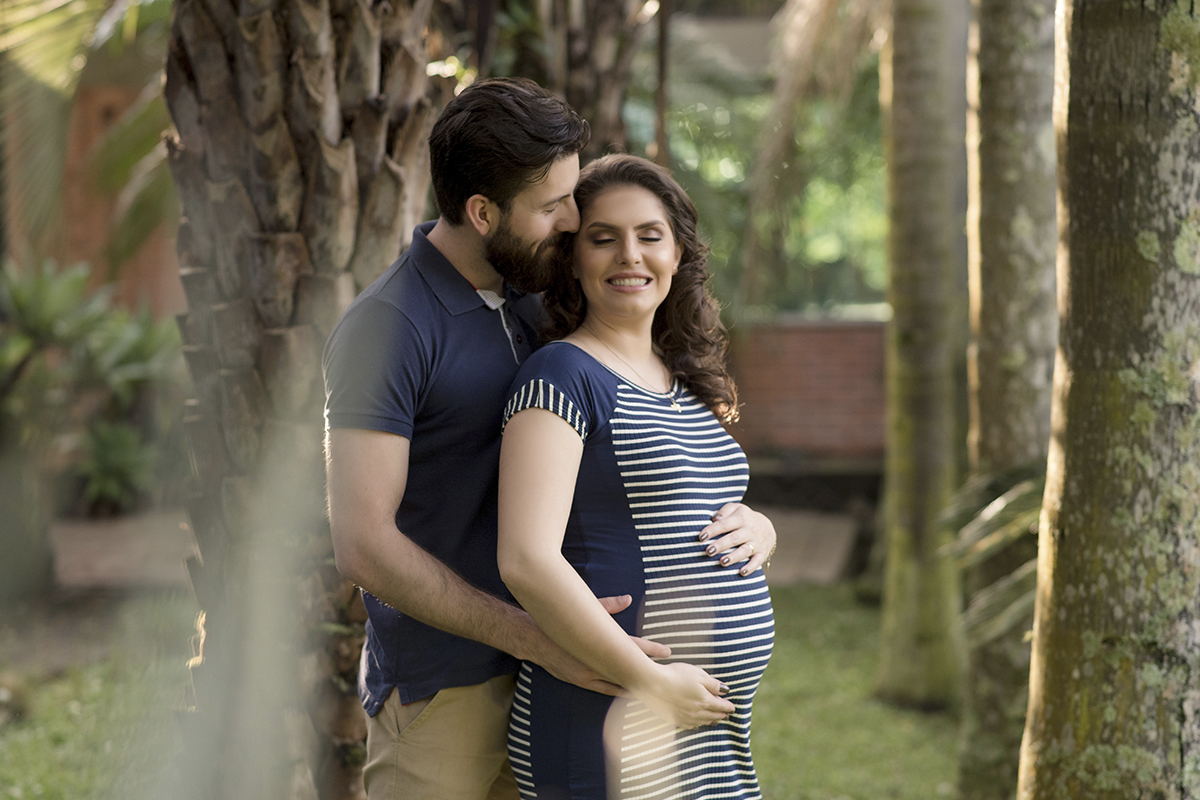 Foto de gestante em caxias do sul fotografa morgana perini camisa azul vestido listraod