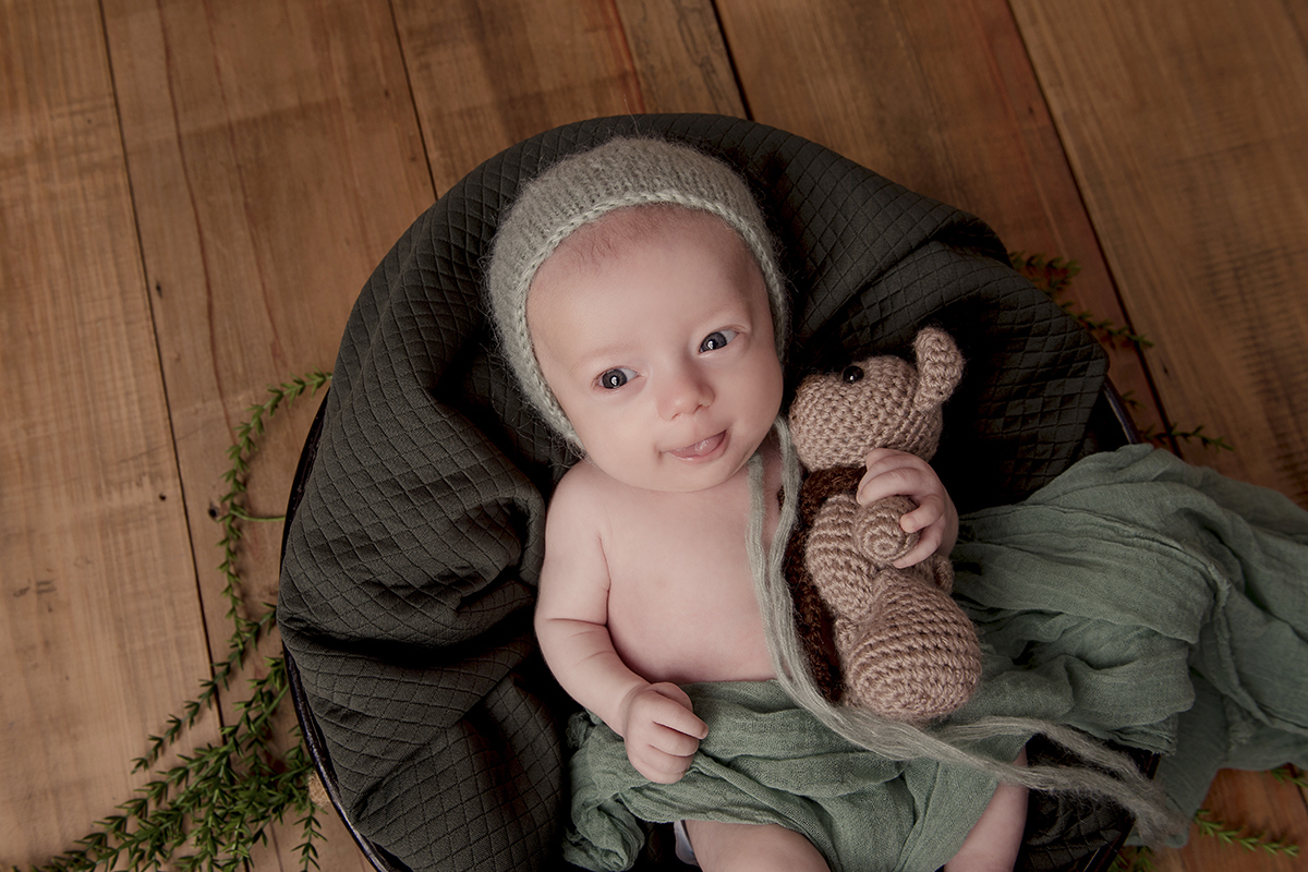 Foto de bebe em caxias do sul fotografa morgana perini ursinho marrom bebe touca
