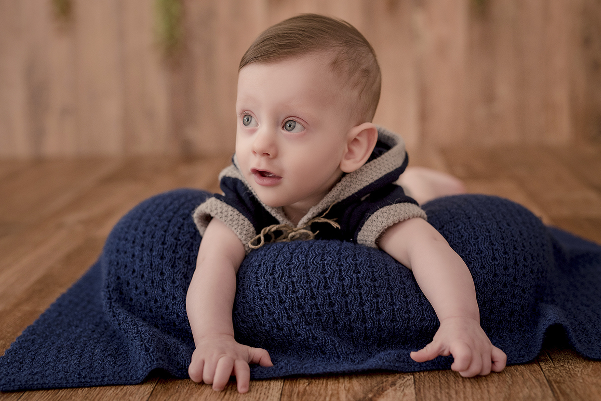 Foto de bebe em caxias do sul fotografa morgana perini bebe deitado de bruços