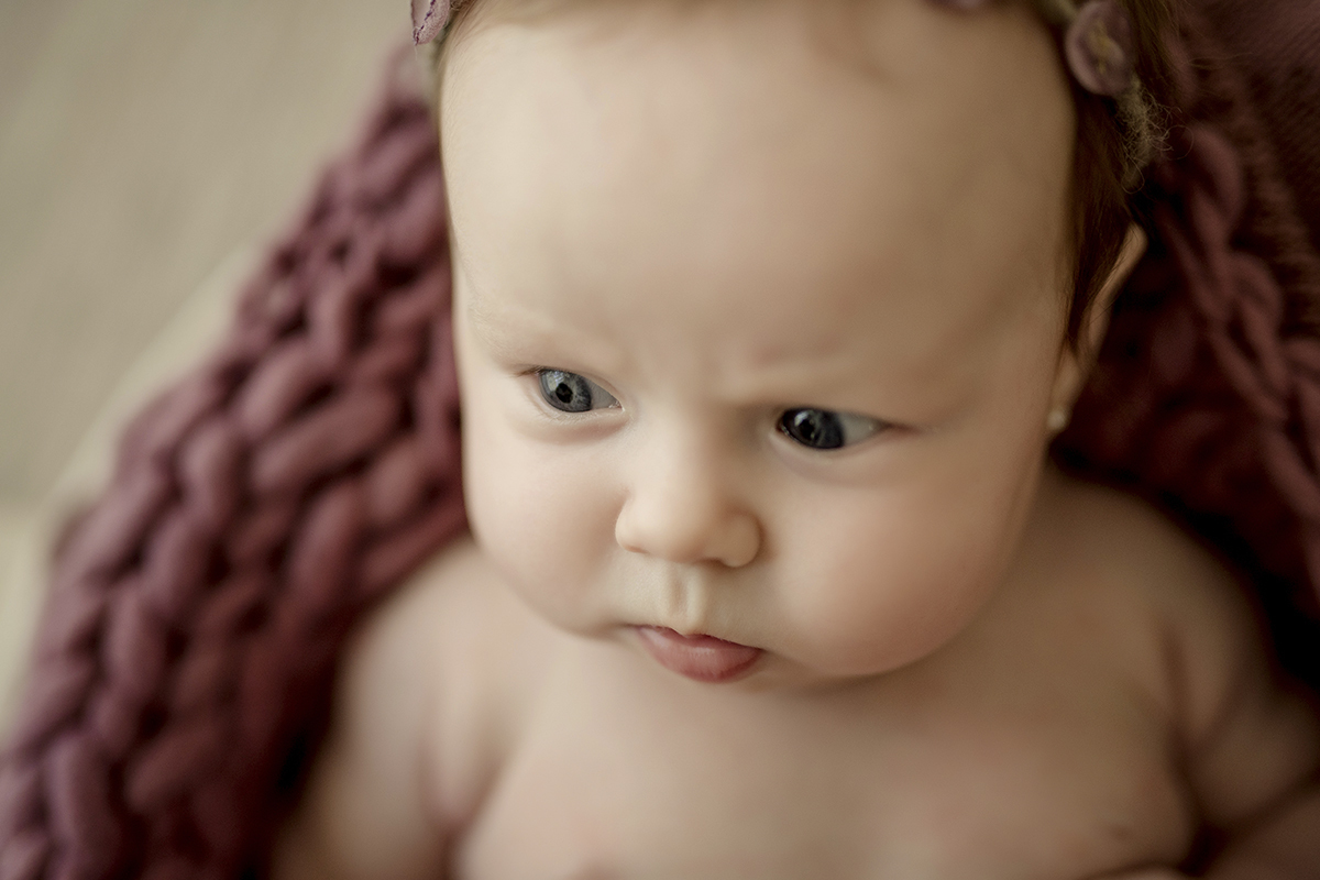 Foto de bebe em caxias do sul fotografa morgana perini bebe cara seria