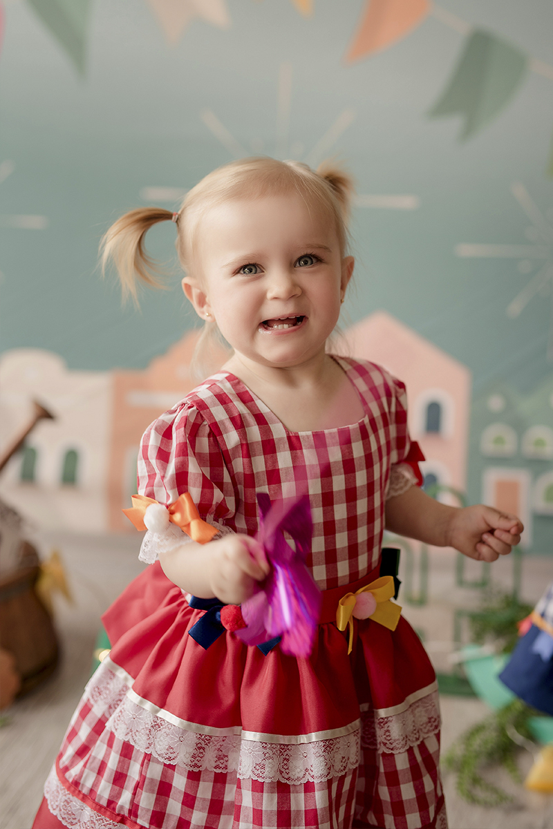 Foto criança em caxias do sul fotografa morgana perini menina sao joao vermelho