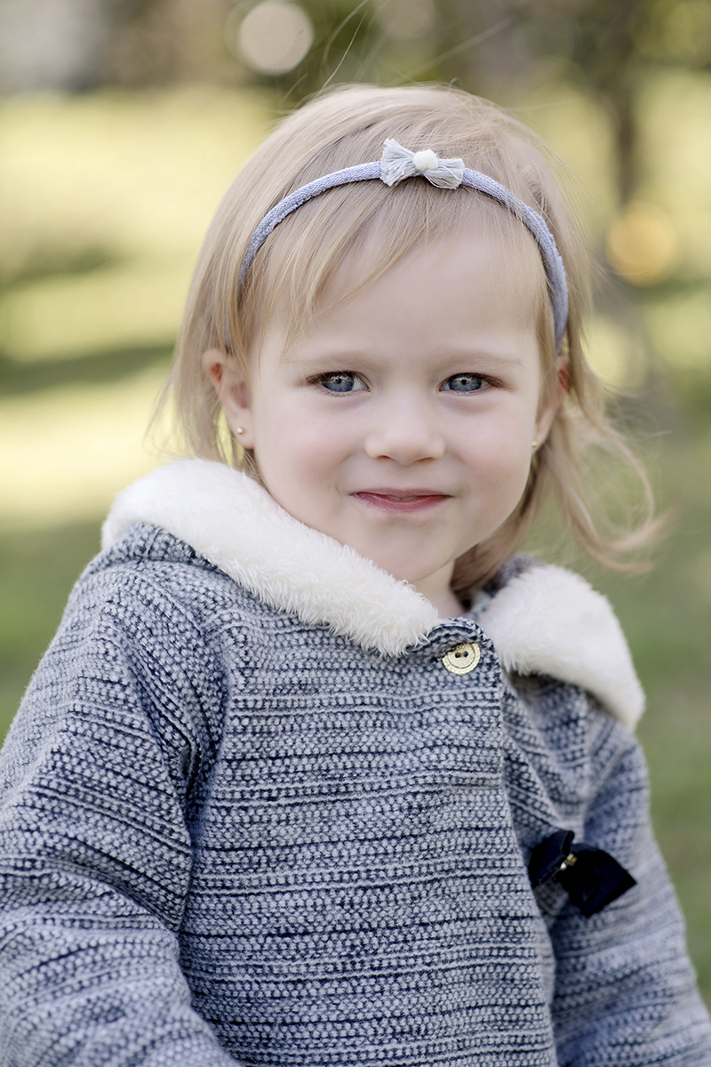 Foto criança em caxias do sul fotografa morgana perini menina loira olhos azuis