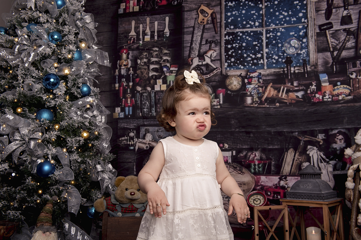 Foto de bebe em caxias do sul fotografa morgana perini menina vestido branco bico