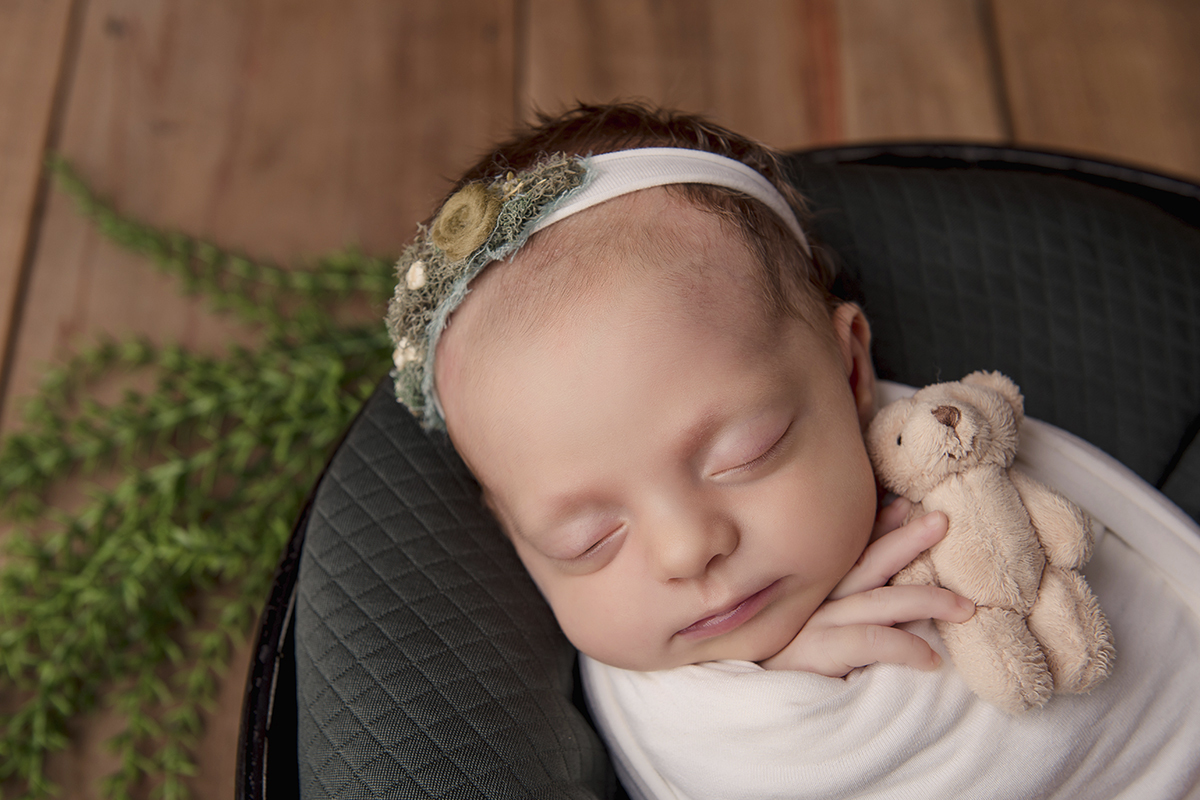 Foto newborn em caxias do sul fotografa morgana perini bebe urso creme