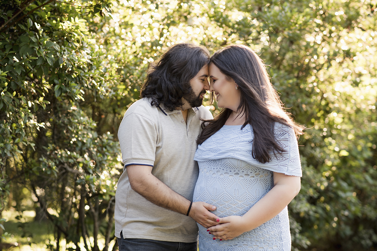 Foto de gestante em caxias do sul fotografa morgana perini casal cabelos pretos compridos